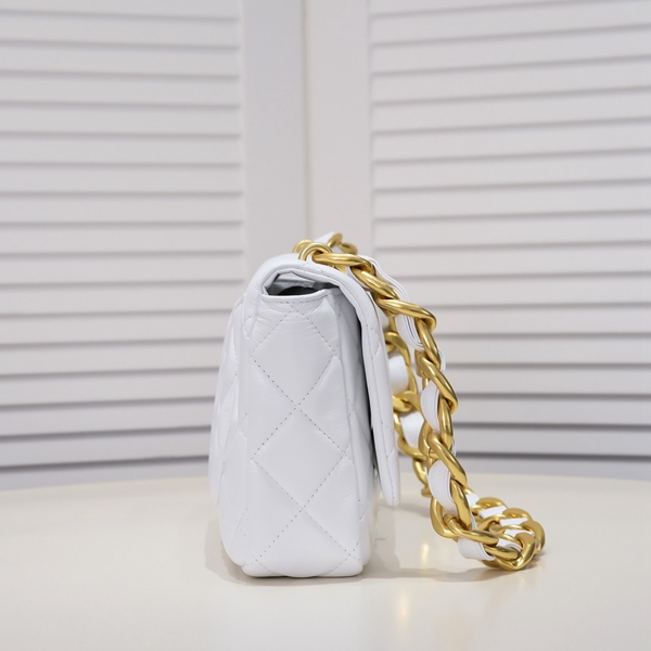 シャネルバッグ背面デザイン